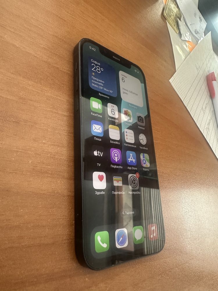 Продавам Iphone 12 почти нов
