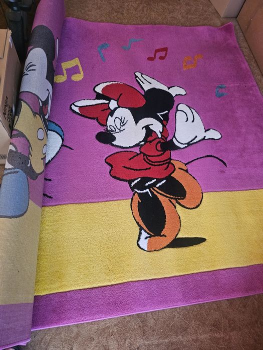 Vând covor pentru camera copiilor
