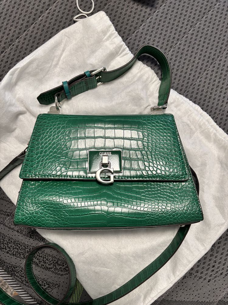Чанта Guess, носена броени пъти, без забележка