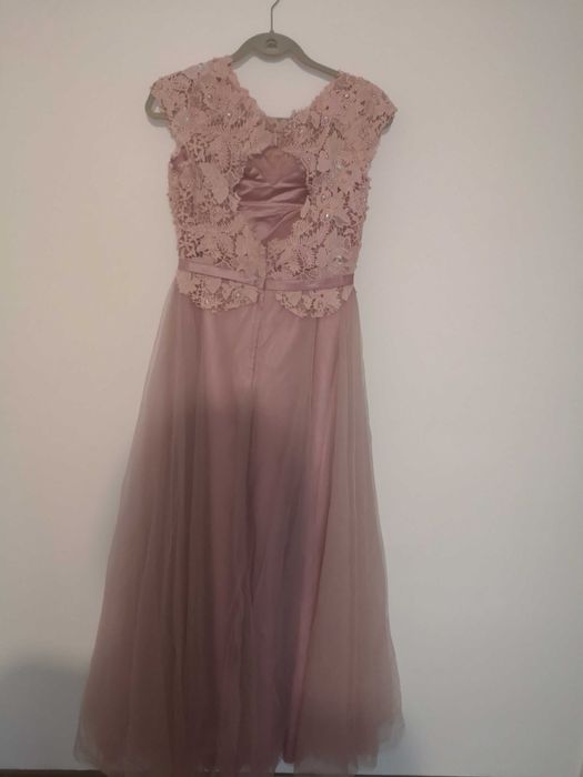 Vând rochii ocazie purtate o singura data