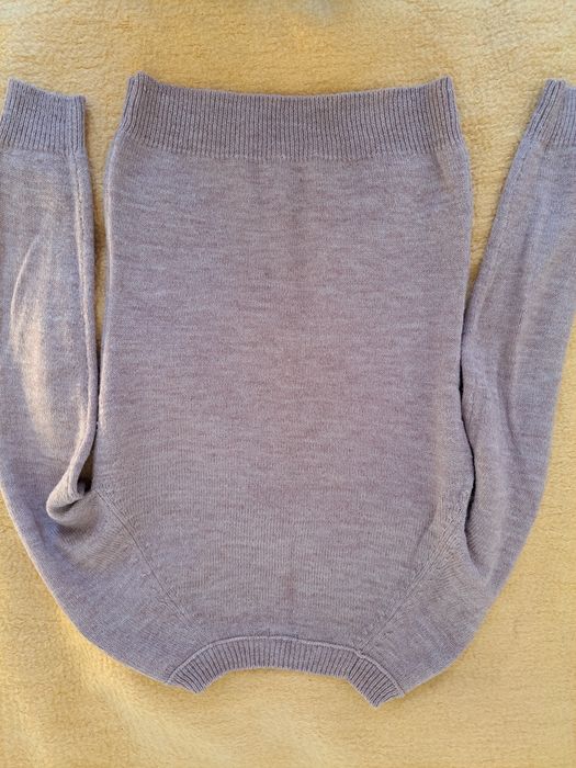 Нов дамски пуловер с фина вълна и шпиц деколте