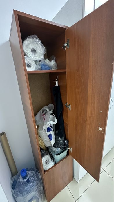 Продается шкаф для одежды, и шкафчик для раздевалки