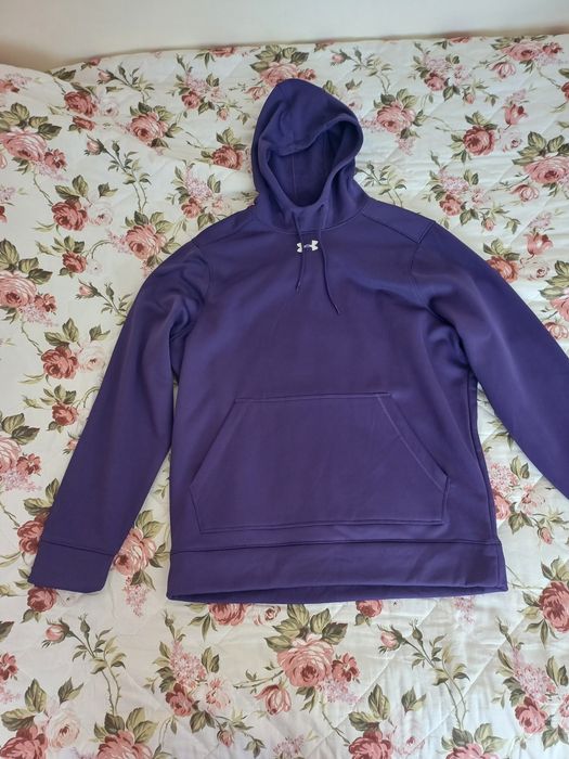 Продавам суитчер UNDER ARMOUR