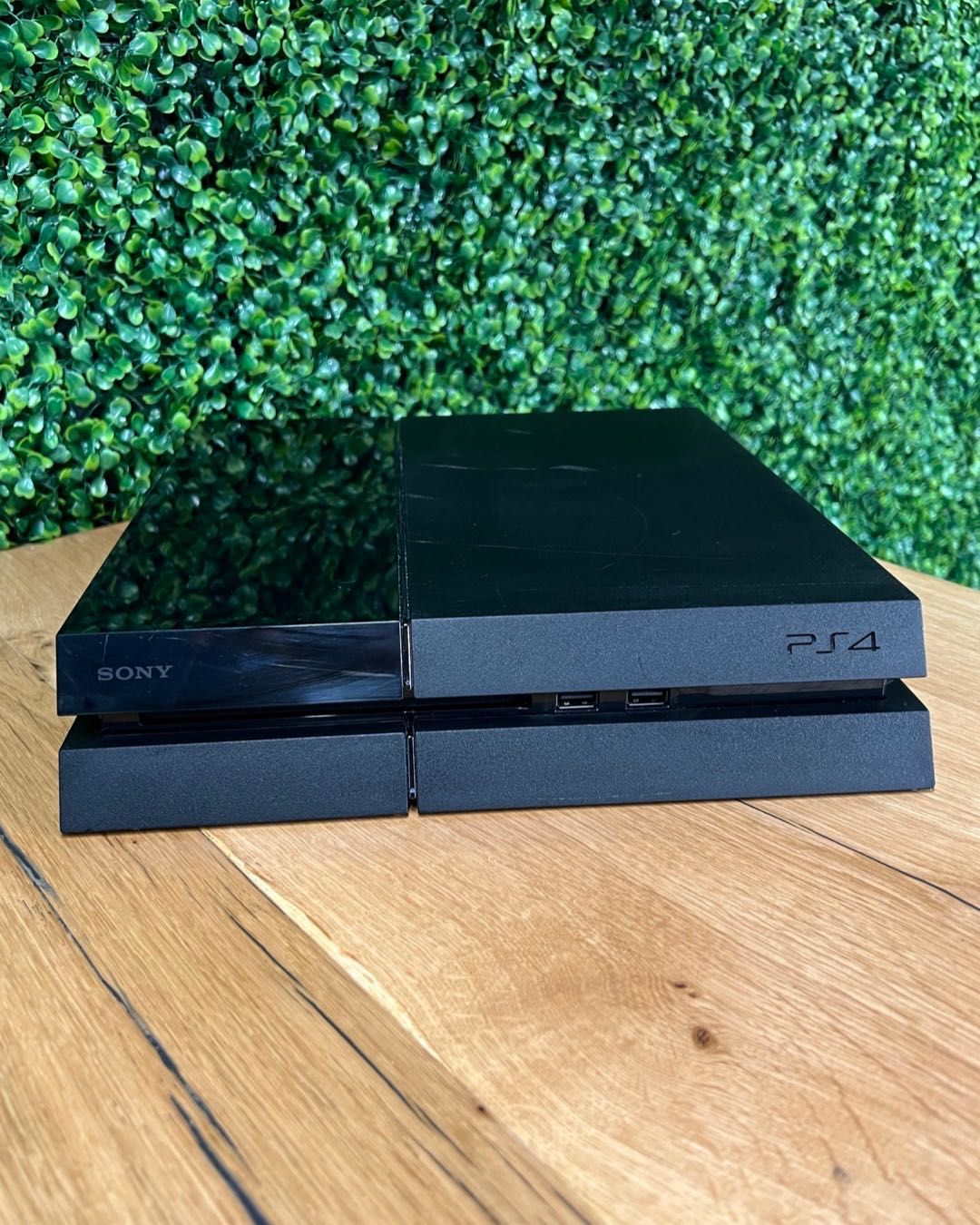 PlayStation 4 500GB - 2x controller