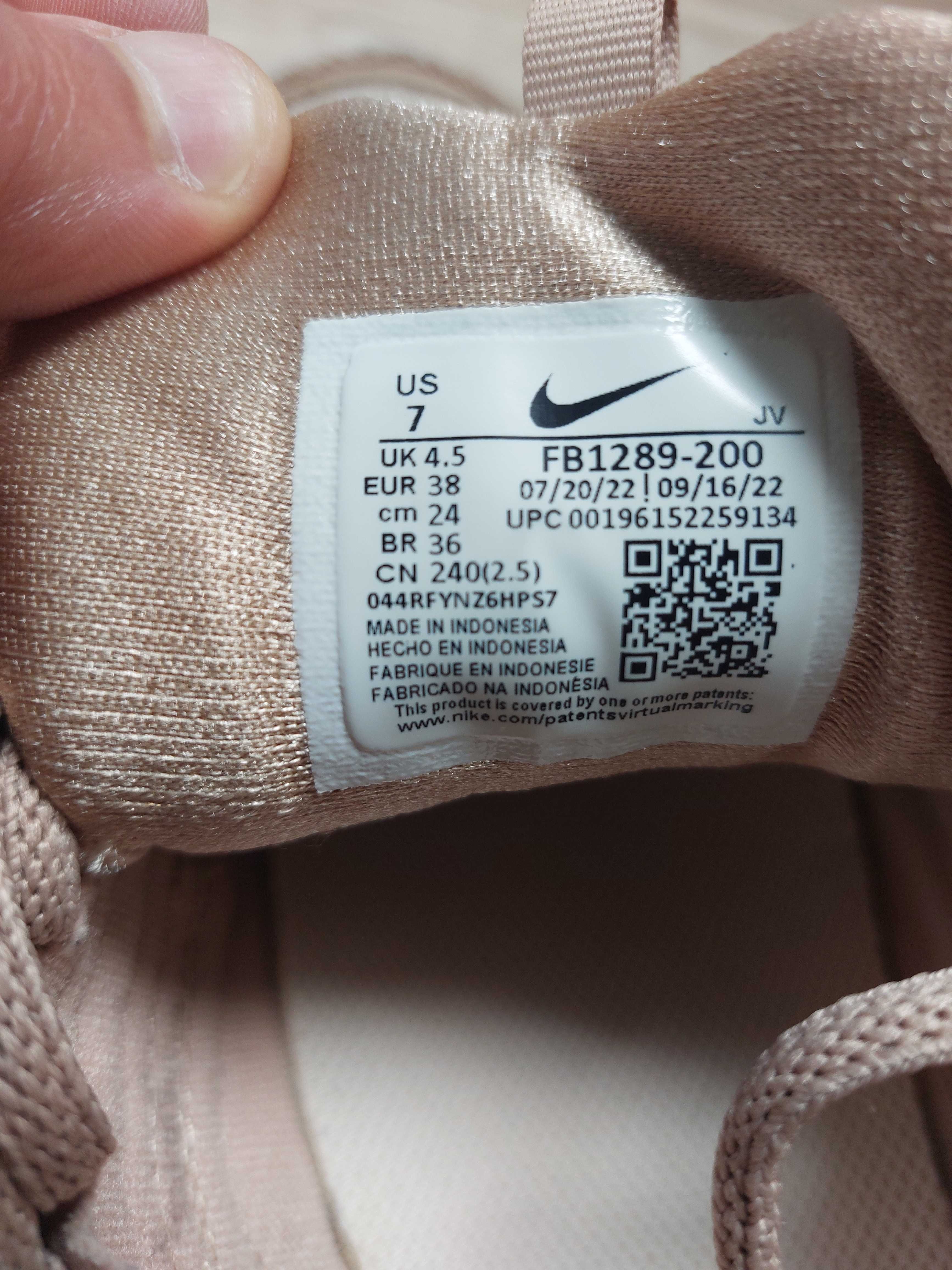 Дамски маратонки Nike