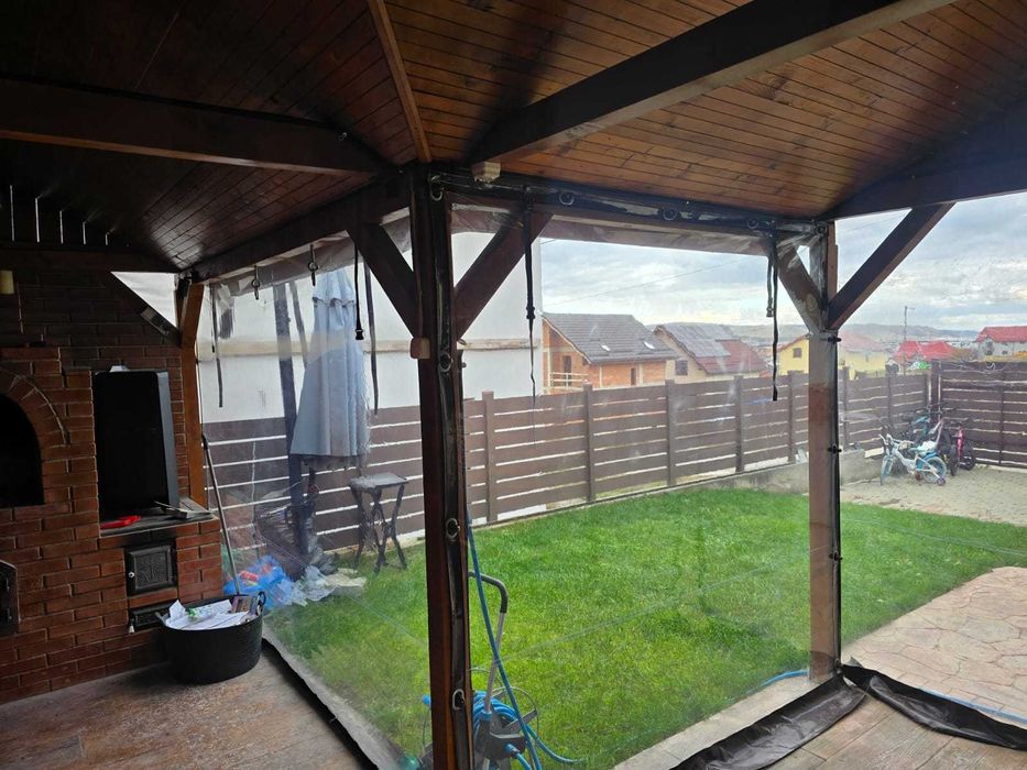 Închideri terase și foișoare cu folie transparentă