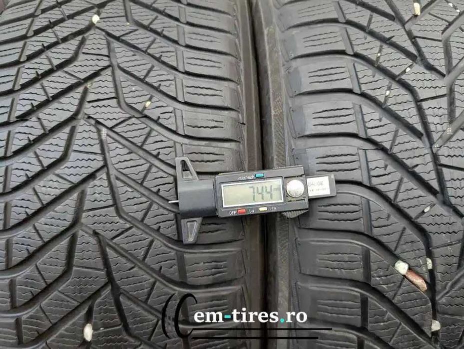SET 4 Anvelope Iarna 225/55 R17 YOKOHAMA BluEarth Winter V905 101V