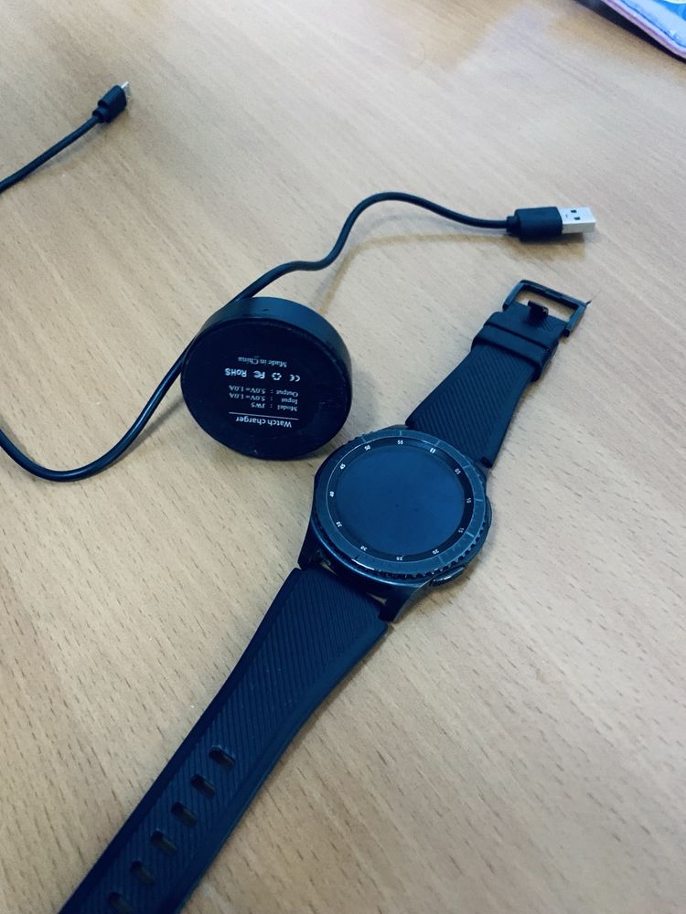 Samsung gear s3  часы