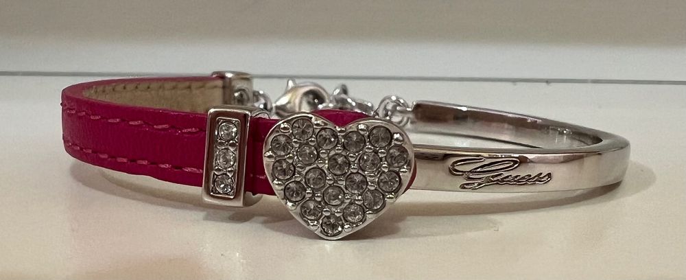 Женска гривна Guess