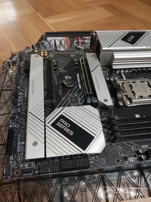 AMD Ryzen 5 7600X + MSI Pro B650-A Wi-Fi