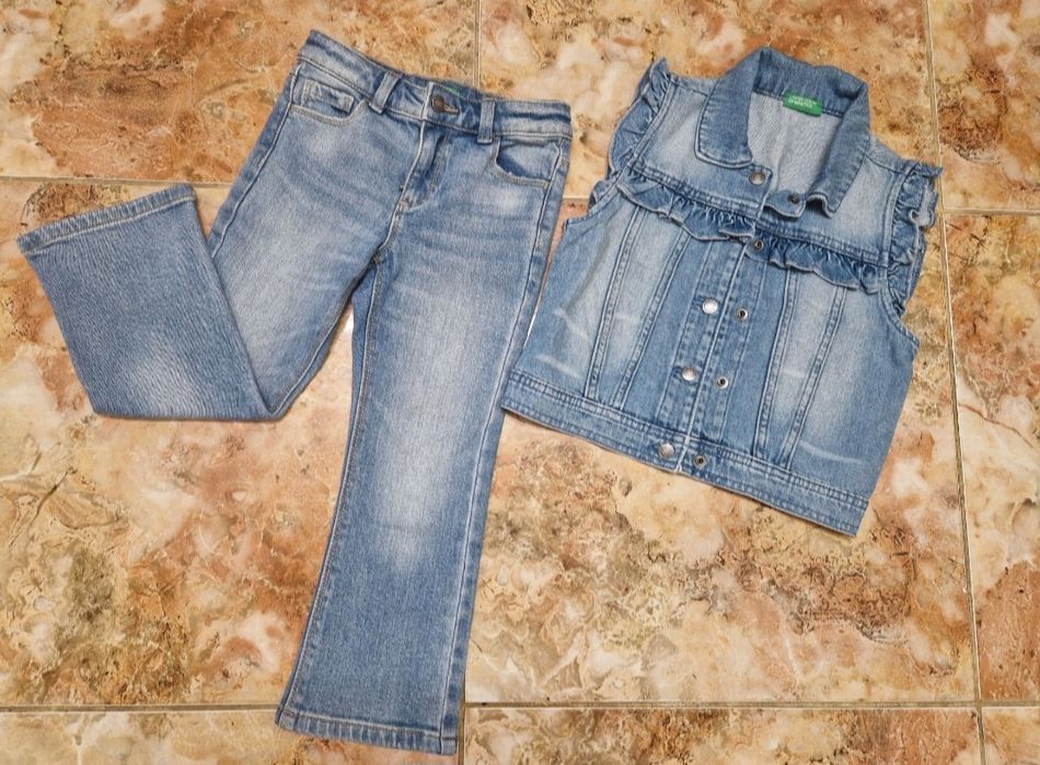 Set pantaloni si vesta de blugi UCB pt copil , impecabil