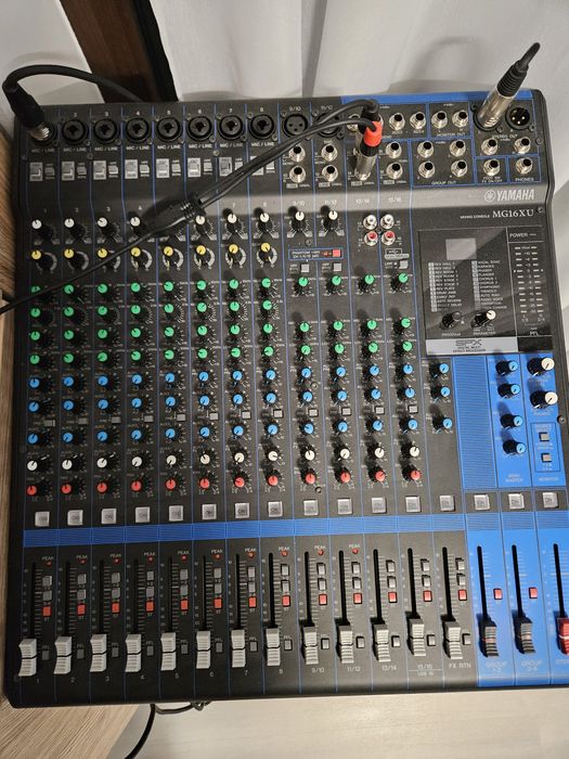 2 Boxe Yamaha DBR15 +huse originale ,Statie Yamaha MG16XU+husă!