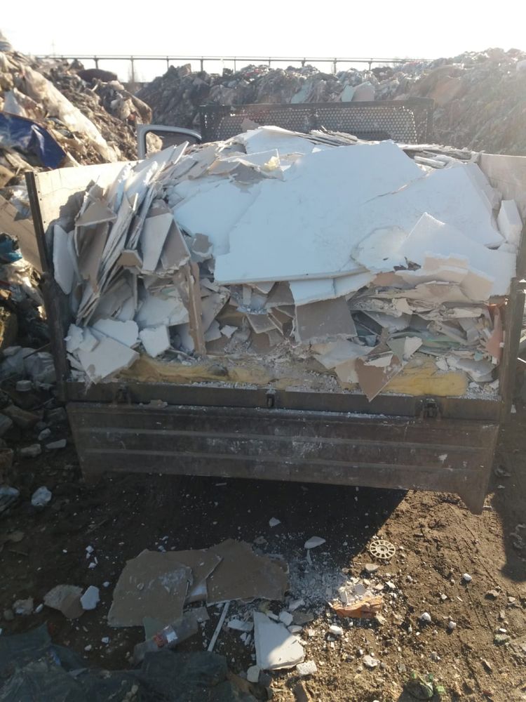 Evacuez moloz din demolări, transport balast, nisip