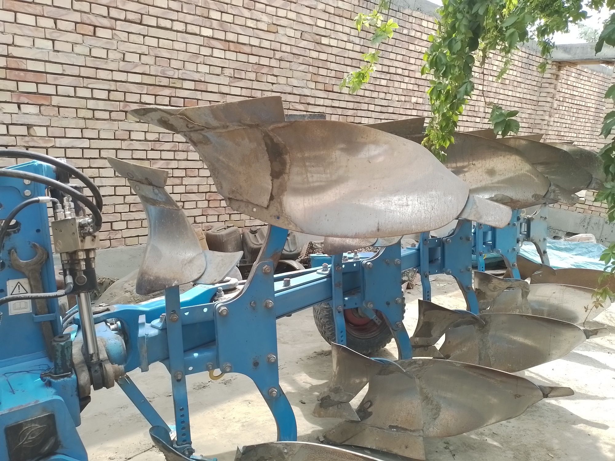 Lemken 4+1 sotiladi