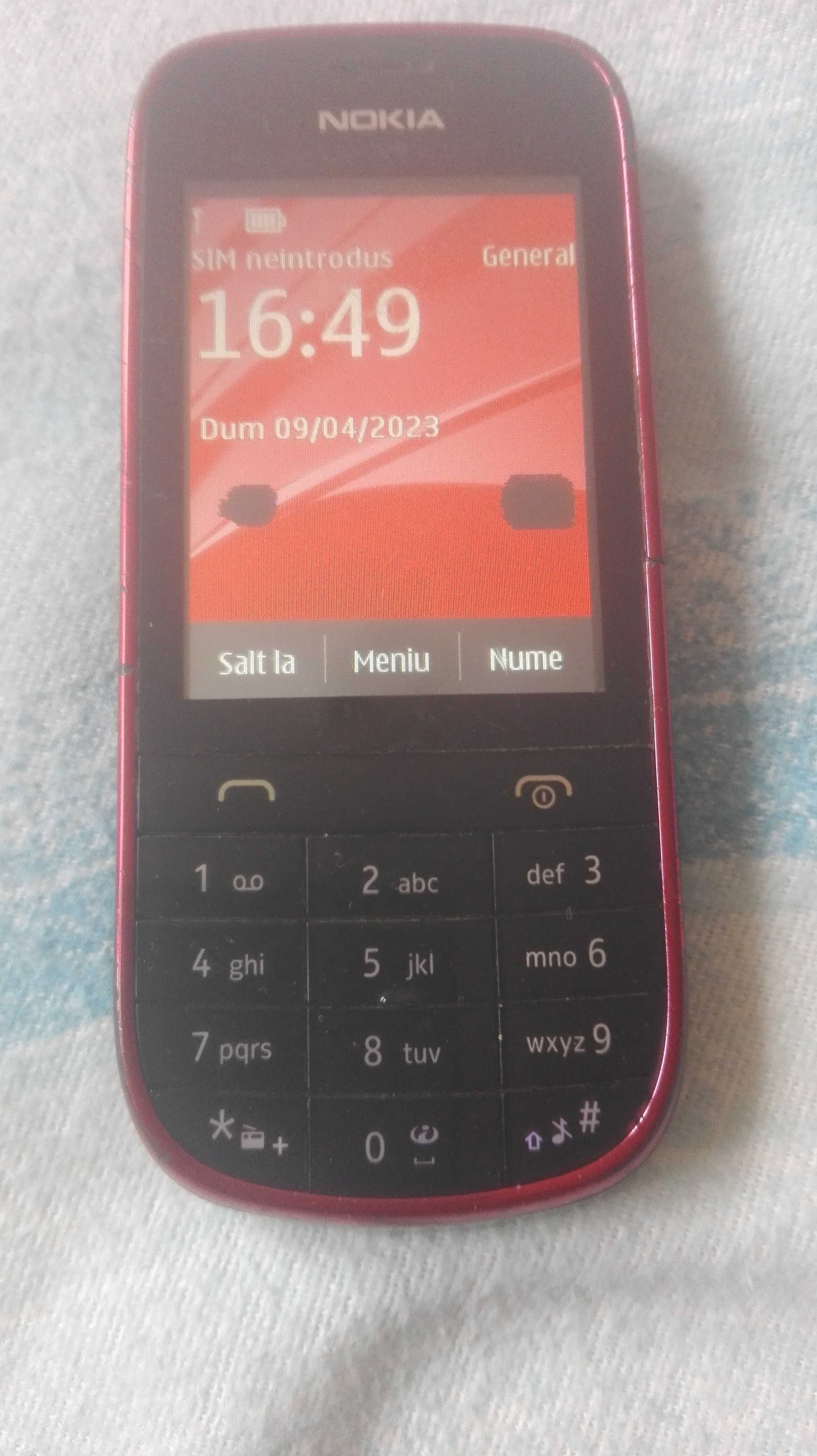 Telefon Nokia 203 de colecție funcționează bine