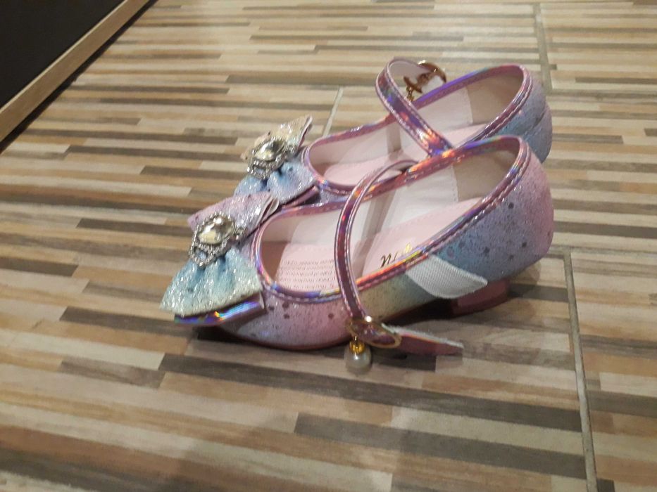 Детски обувки с токчета