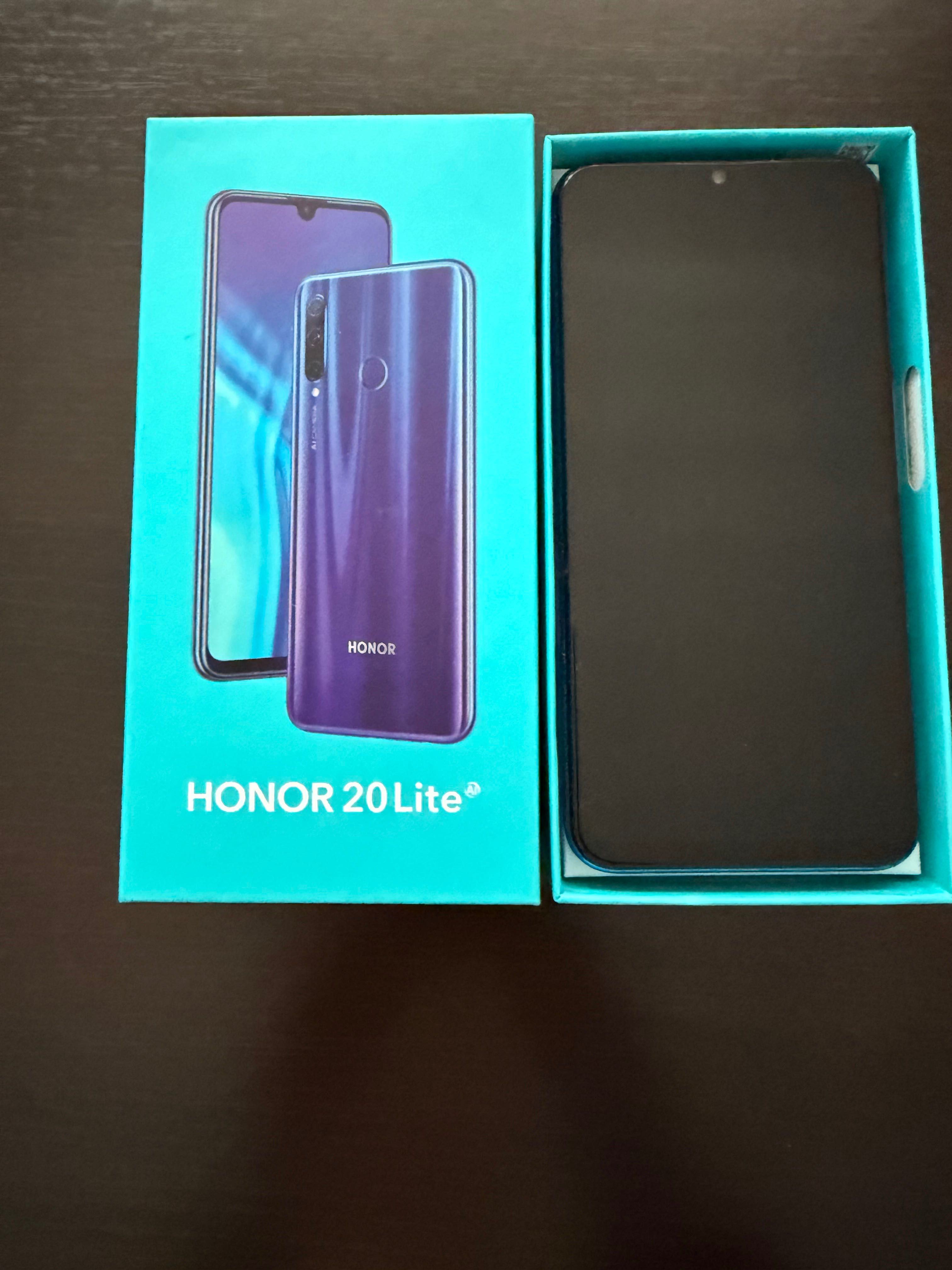 Продавам смарт телефон Honor 20Lite