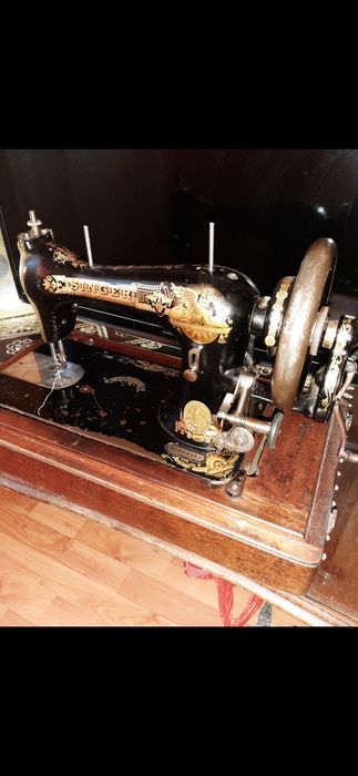 Vând masină Singer