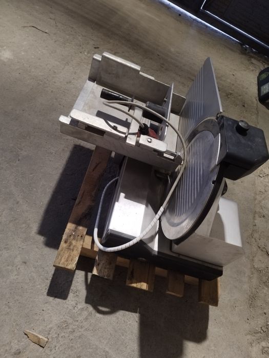 Професионална колбасорезачка,слайс машина трифазна