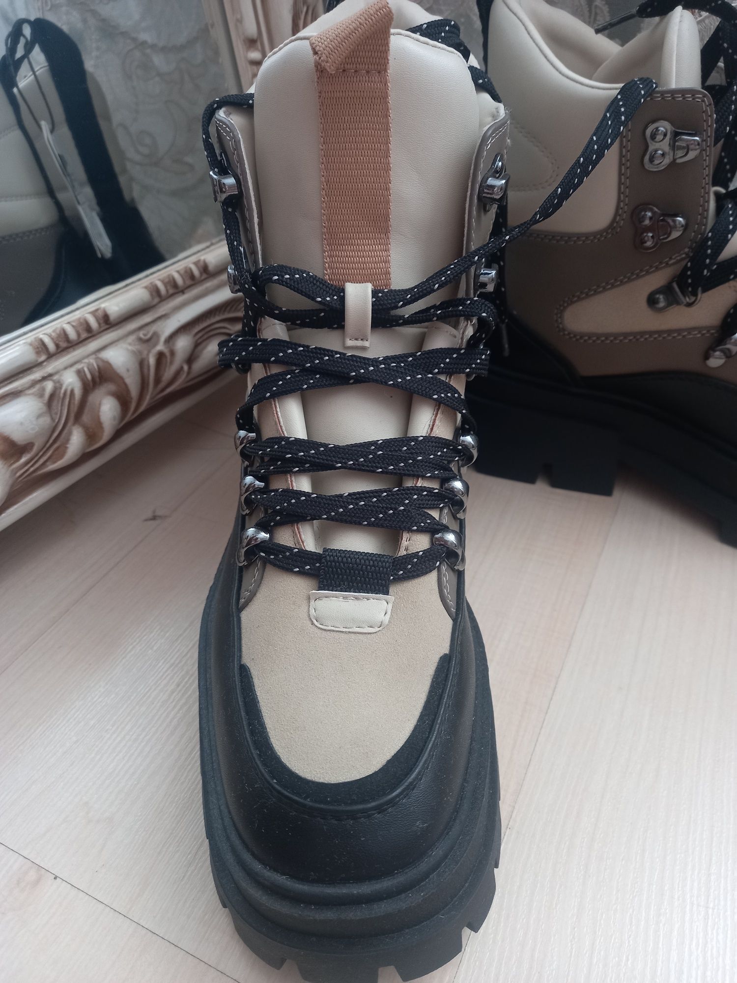 Новые ботинки Zara