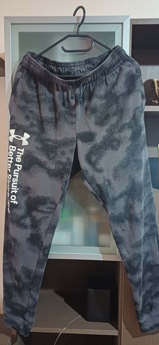 Vând pantalon barbati marimea L purtați foarte puțin, under armour