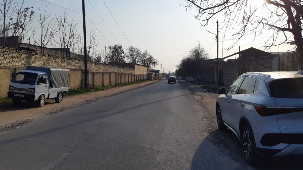 Кибрайский р-н!Про-ся вдоль дороги 50-соток не жилой земельный участок