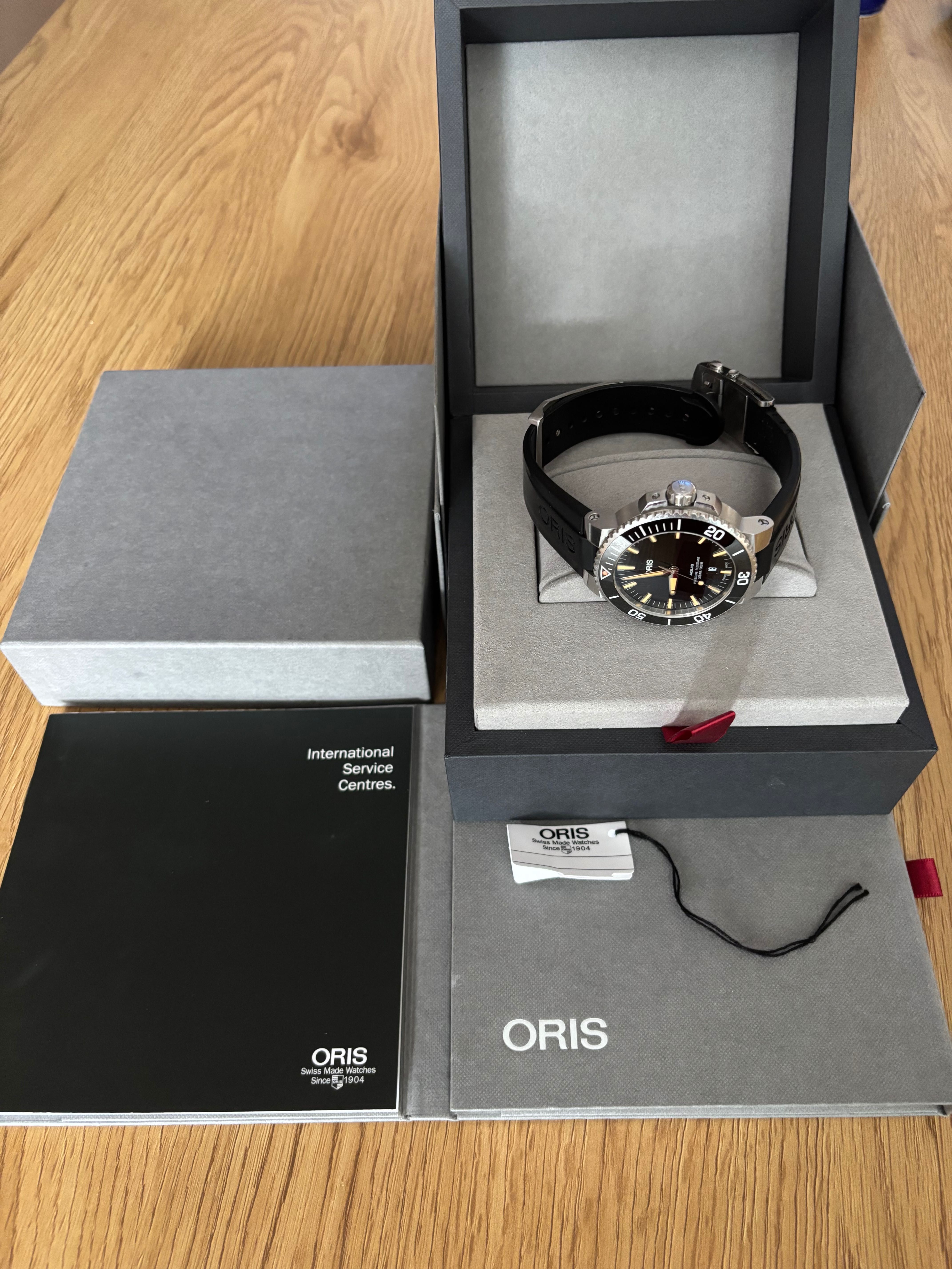 Oris Aquis Date - спортен часовник дайвър - намалена цена