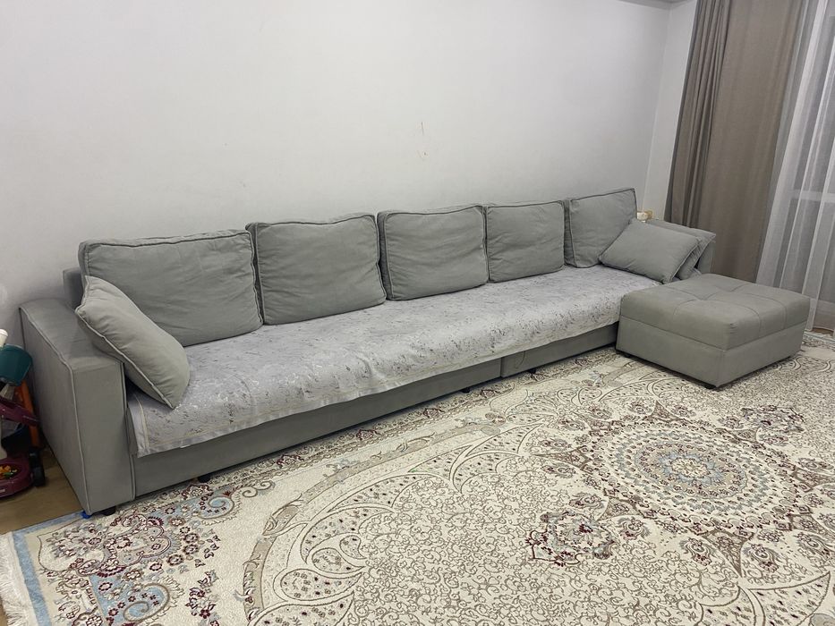 Продаю большой серый диван