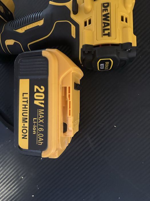 Bormasina Dewalt Acumulator 3,4,5,6 Ah la alegere