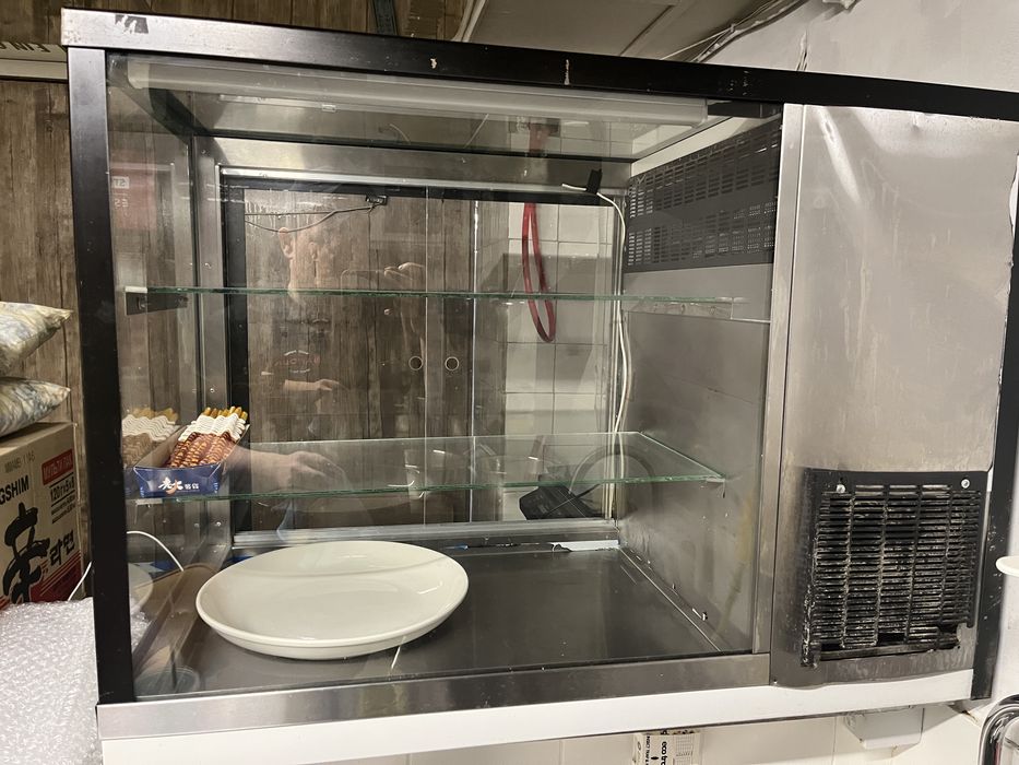 Продам ветринный холодильник