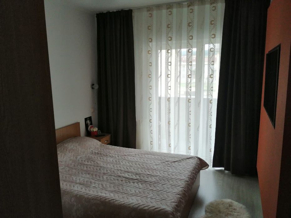 Închiriez apartament 2 camere cu parcare proprie ,zoba Eroilor .