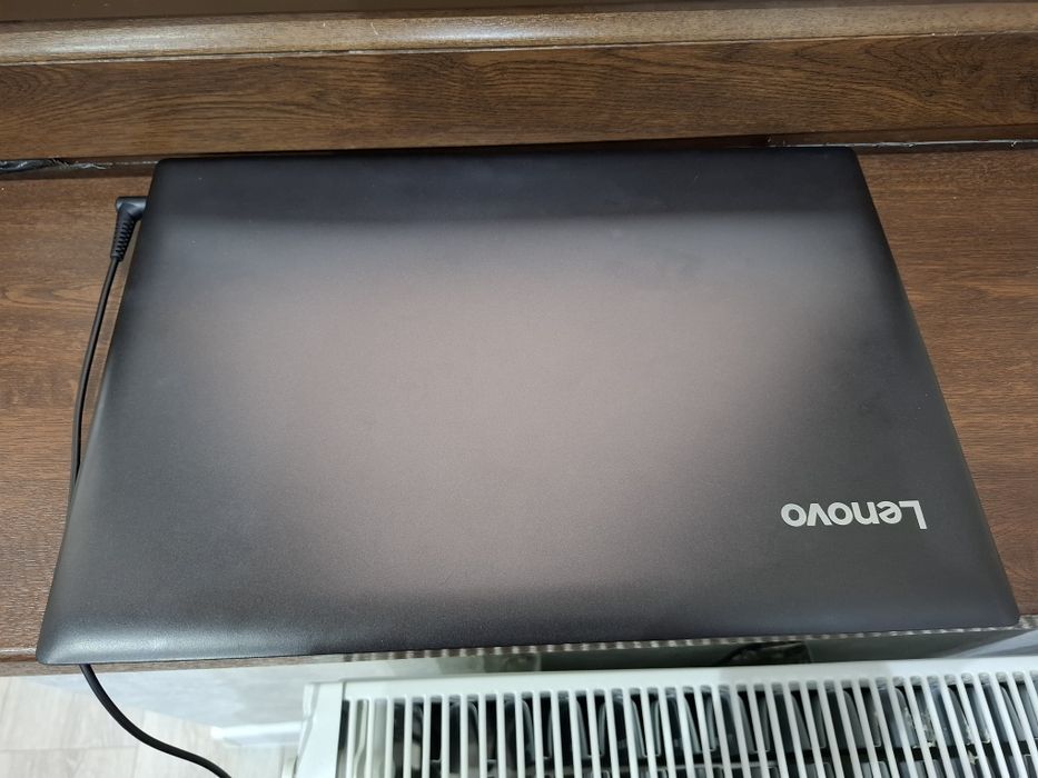Noutbuk sotiladi Lenovo