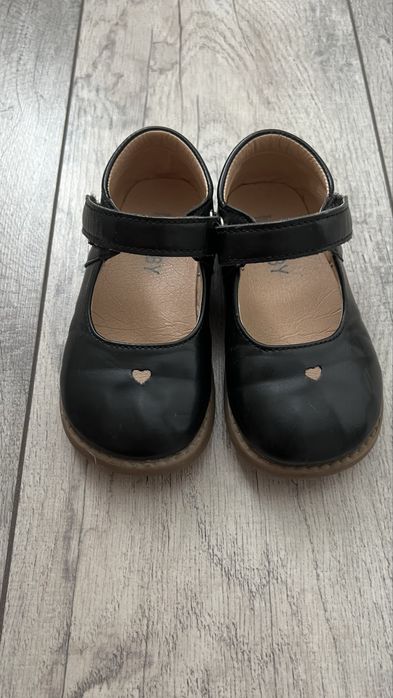 Туфли для девочки 25р