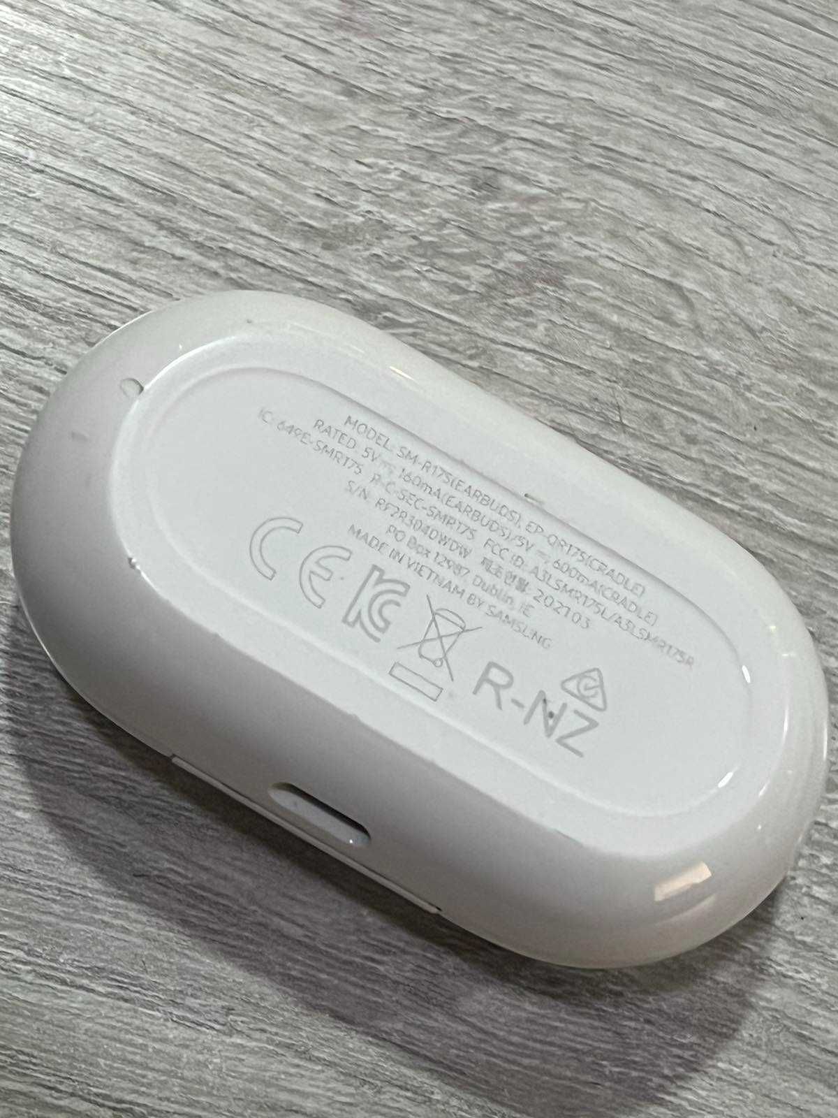 Bluetooth Слушалки Samsung Buds +
