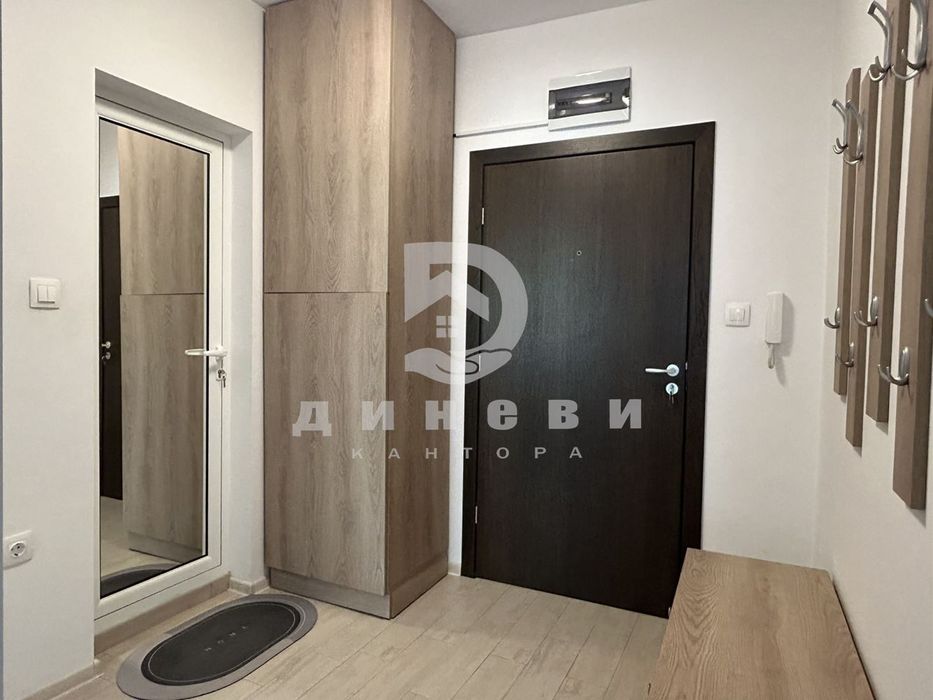 Продава двустаен в три чучура център