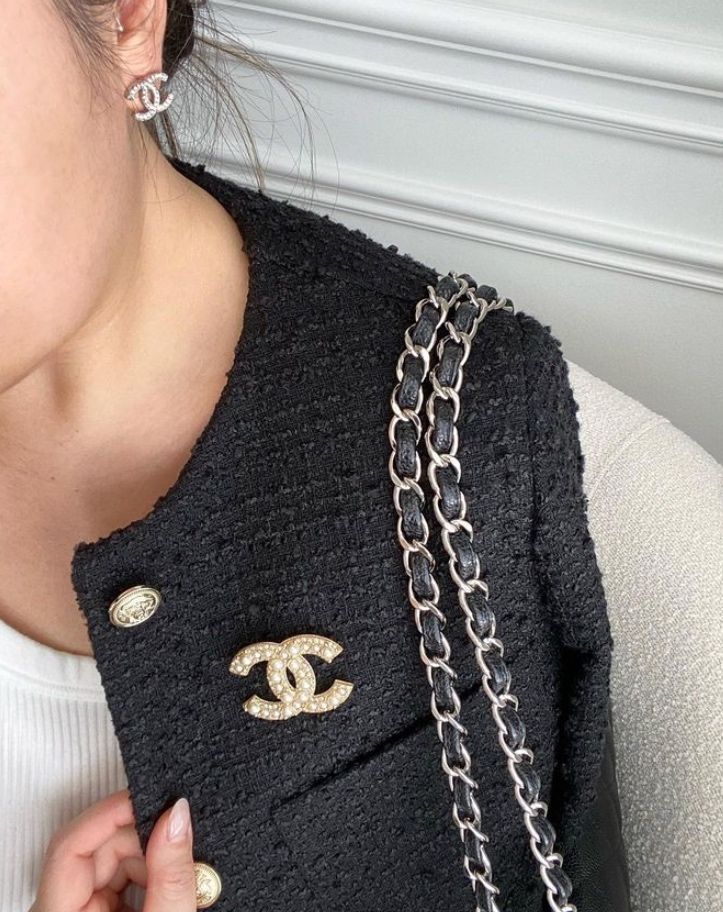 Бутикови брошки Chanel