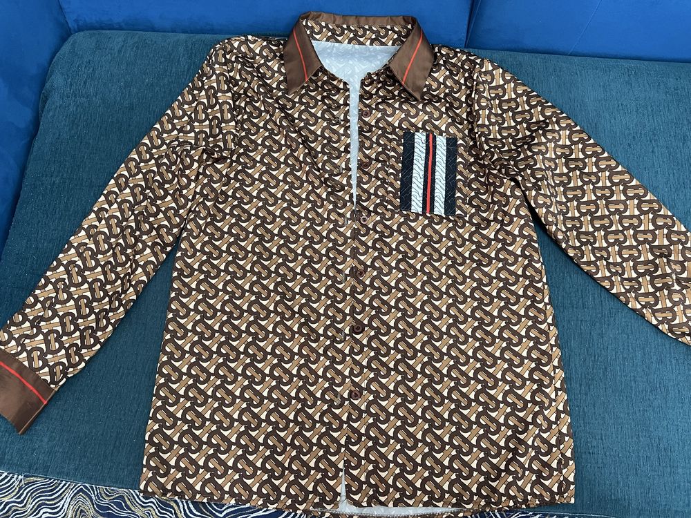 Продам красивую атласную рубашку Burberry
