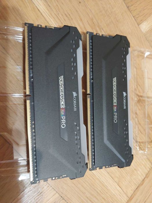 16GB 3200Mhz CL16 - Corsair Vengance RGB PRO