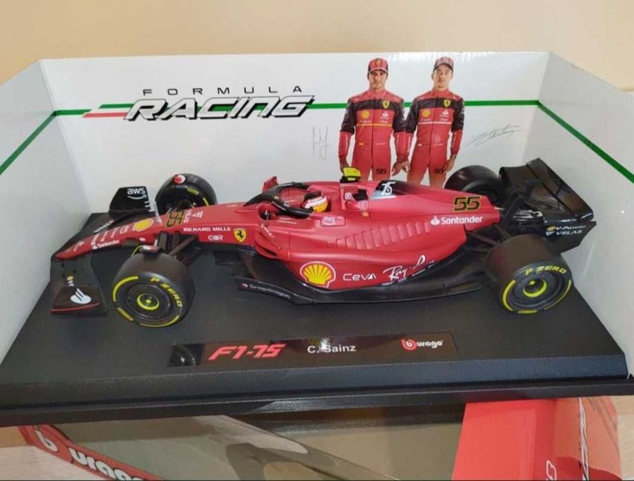 Macheta 1:18 F1-75 Anniversary Bburago Ferrari Carlos Sainz Formula 1