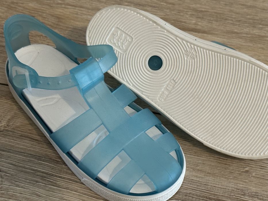 Sandale noi marimea 25