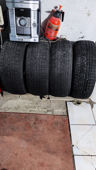 Продам шины б/у 225/60R17 99H