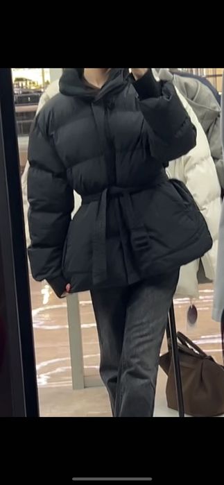 продам зимнюю куртку купила недавно