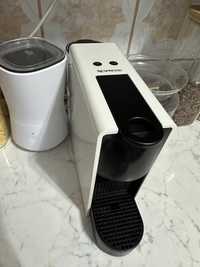 Espressor Nespresso Essenza Mini C30 + milk frother Tchibo