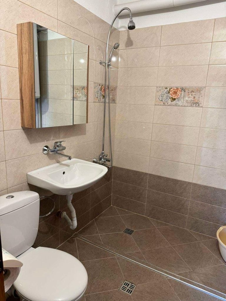 Дава се под наем Етаж от къща в София, Горубляне - 100 кв.м за 650 € - Снимка #8