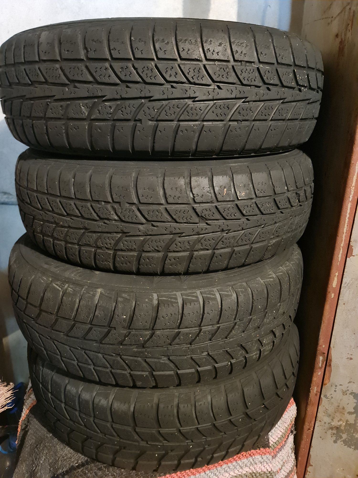 Продавам зимни гуми Hankook 165/65/14