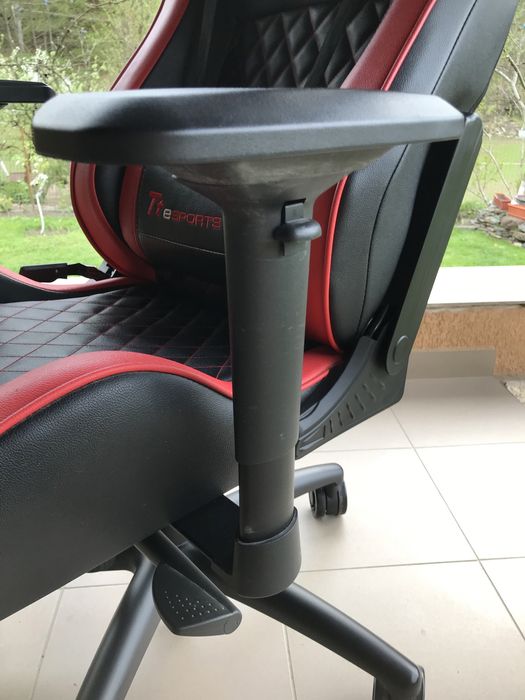 Vand scaun gaming Tt eSPORTS by Thermaltake GT Fit