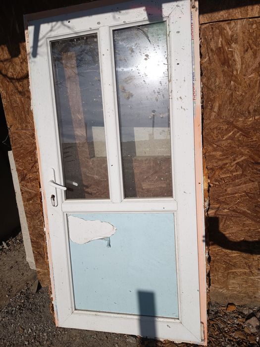 Vând ușa de termopan