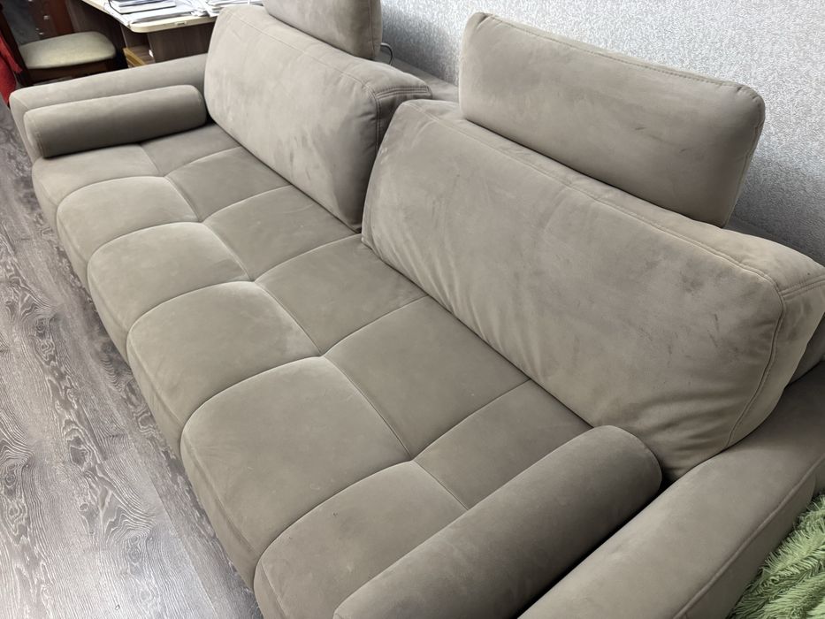 Диван для гостиной или офиса