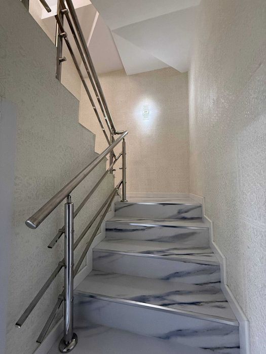 СРОЧНО !! Продаётся квартира в Мирабаде 1,75 сотих 5 комнат