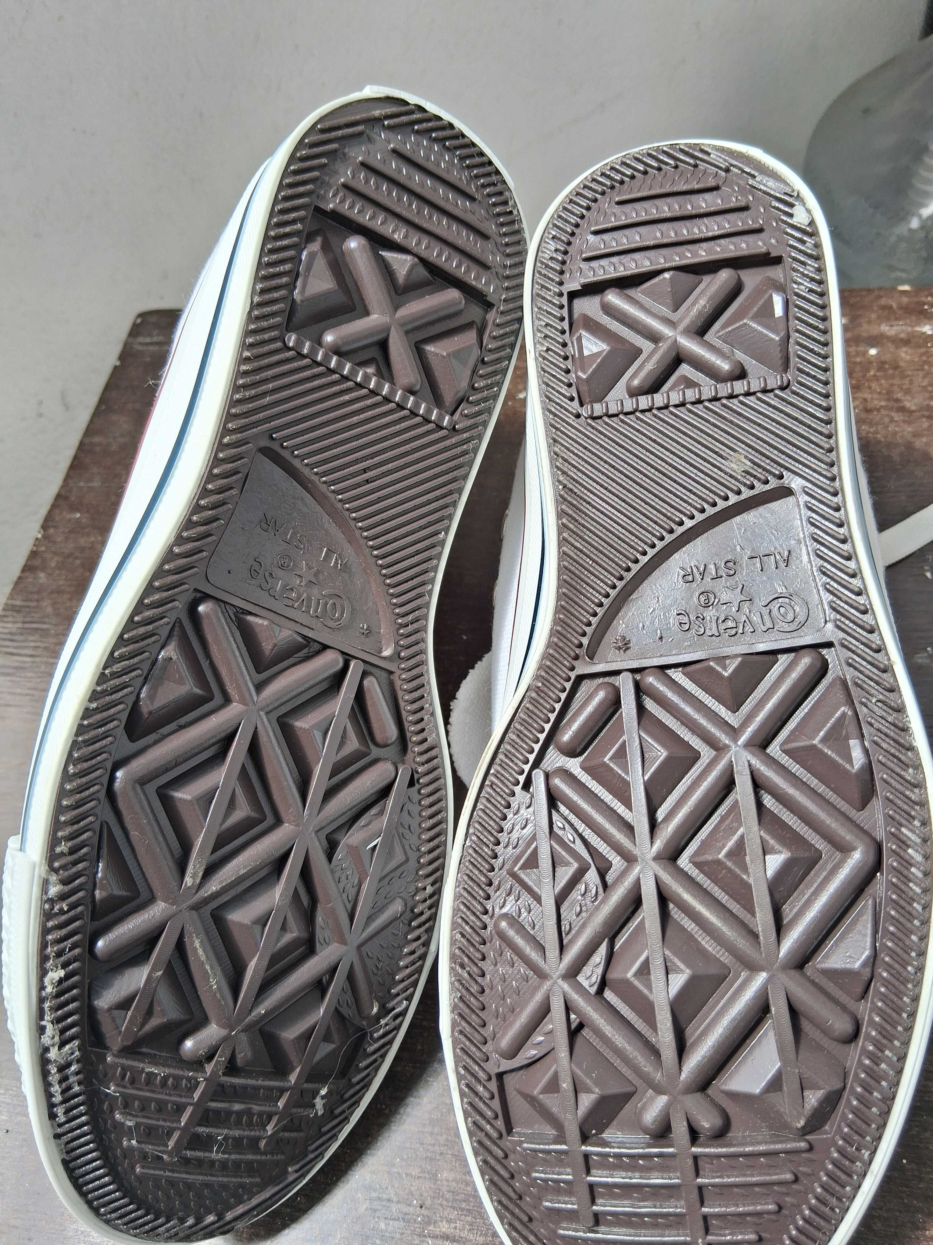 Продавам дамски кецове Converse ALL STAR